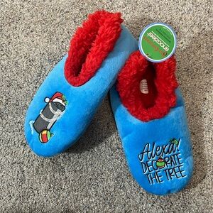 NWT Snoozies! “Alexa Decorate The Tree” Fuzzy Slipper Socks